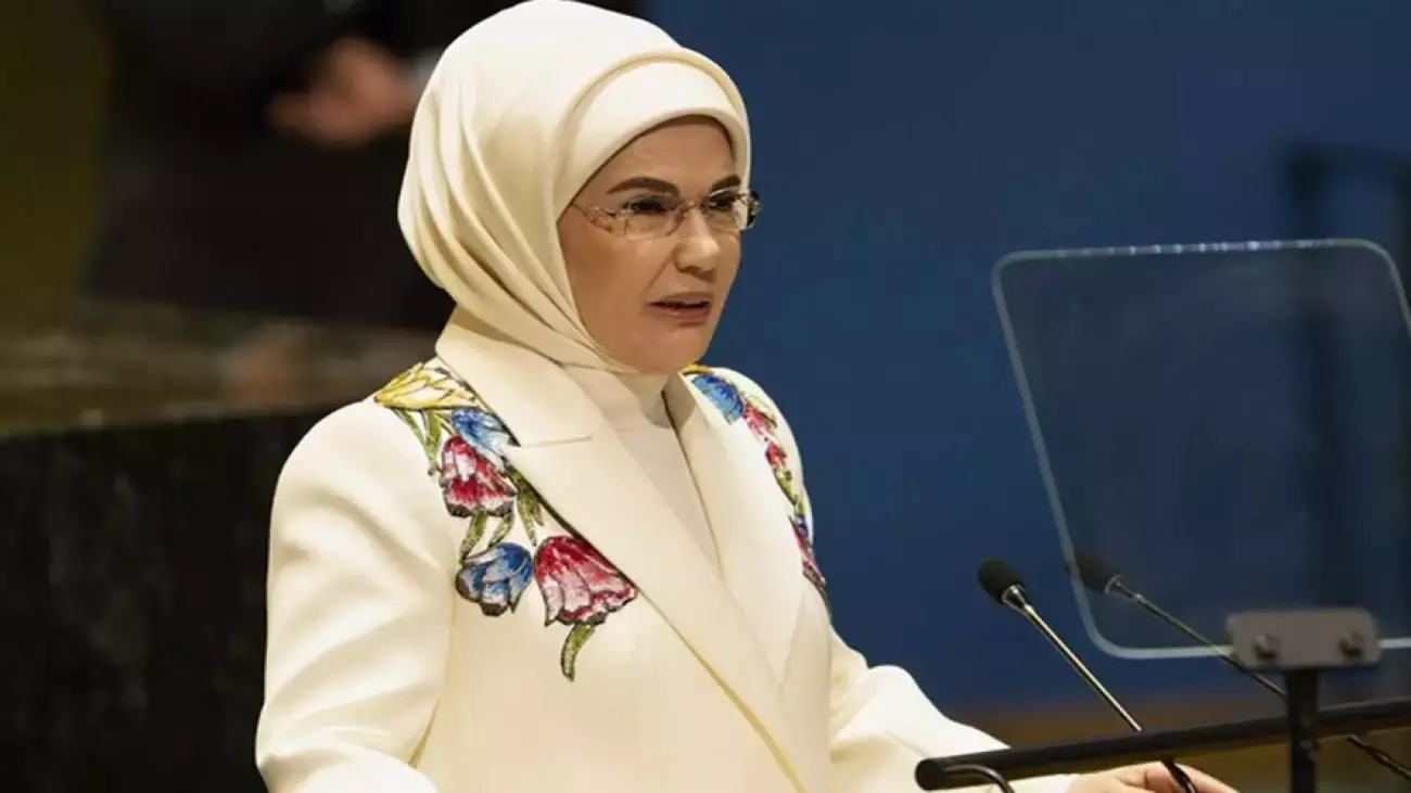 Emine Erdoğan’dan ‘Türkiye Dokuma Atlası-Kumaşın Hafızası’ Sergisi Paylaşımı