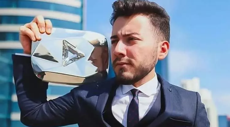 Enes Batur’un YouTube Kanalı Kapatıldı, 24 Saatte Servet Elde Etti