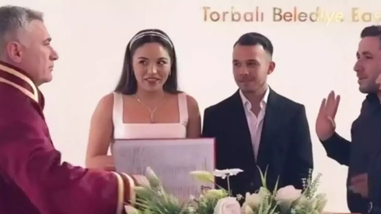İzmir’de Nikah Töreninde Şaka Krizi: Memur Gülümsetti