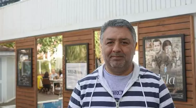 Mustafa Uslu, ‘İcralık oldum’ diyerek film satışına başladı