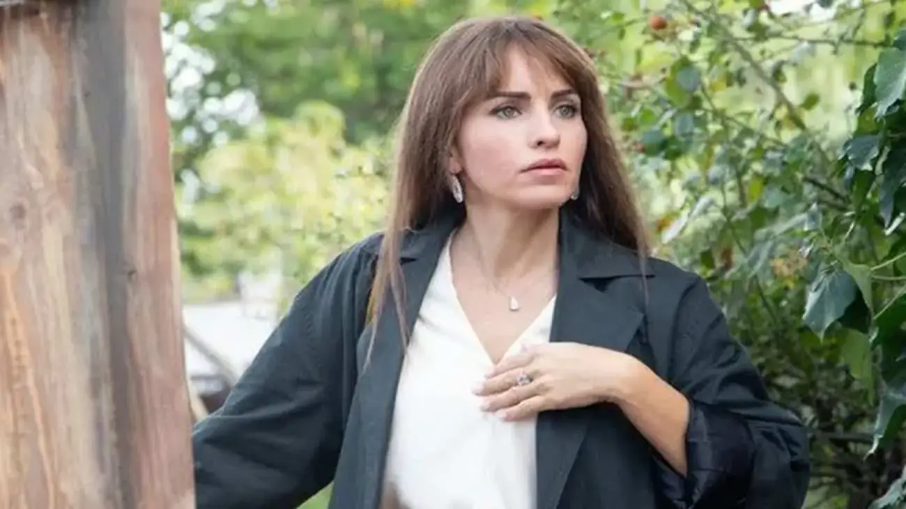 Aslı Tandoğan’dan Şaşırtan İtiraflar: ‘At Tepmesiyle Saçlarım Yandı’