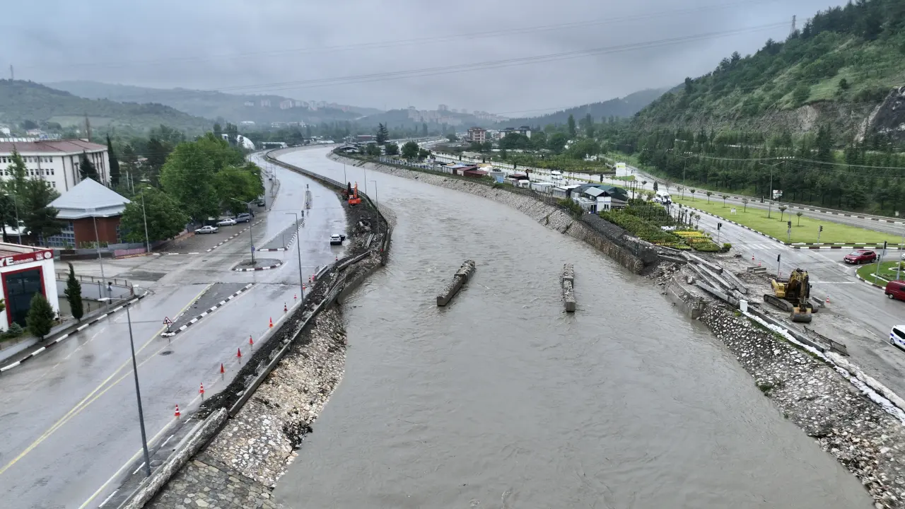 Tokat’ta Yeşilırmak Nehri’nde Taşkın Riski: 464 Hane Tahliye Edildi