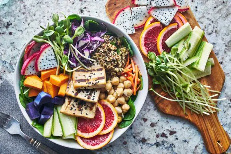 Vegan Beslenmenin Riskleri: Kimler Uzak Durmalı?