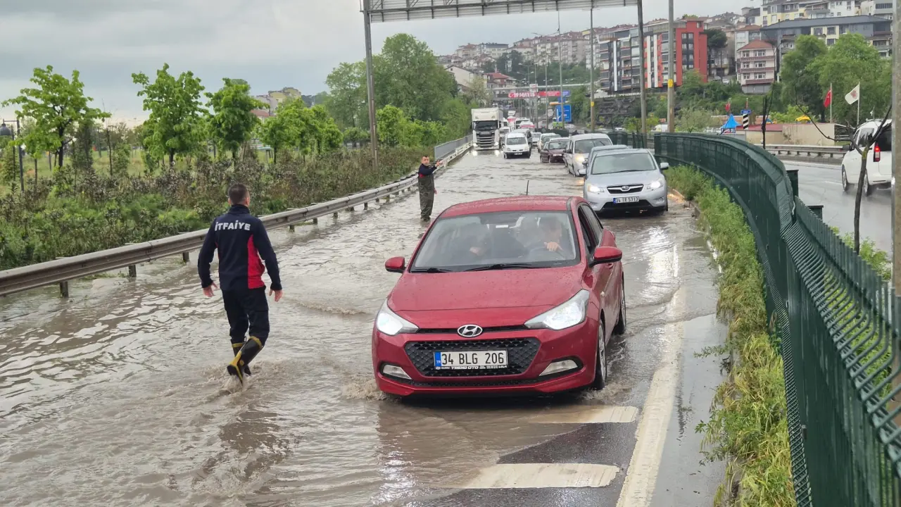 Zonguldak-İstanbul Kara Yolunda Sağanak Sonrası Ulaşım Durdu