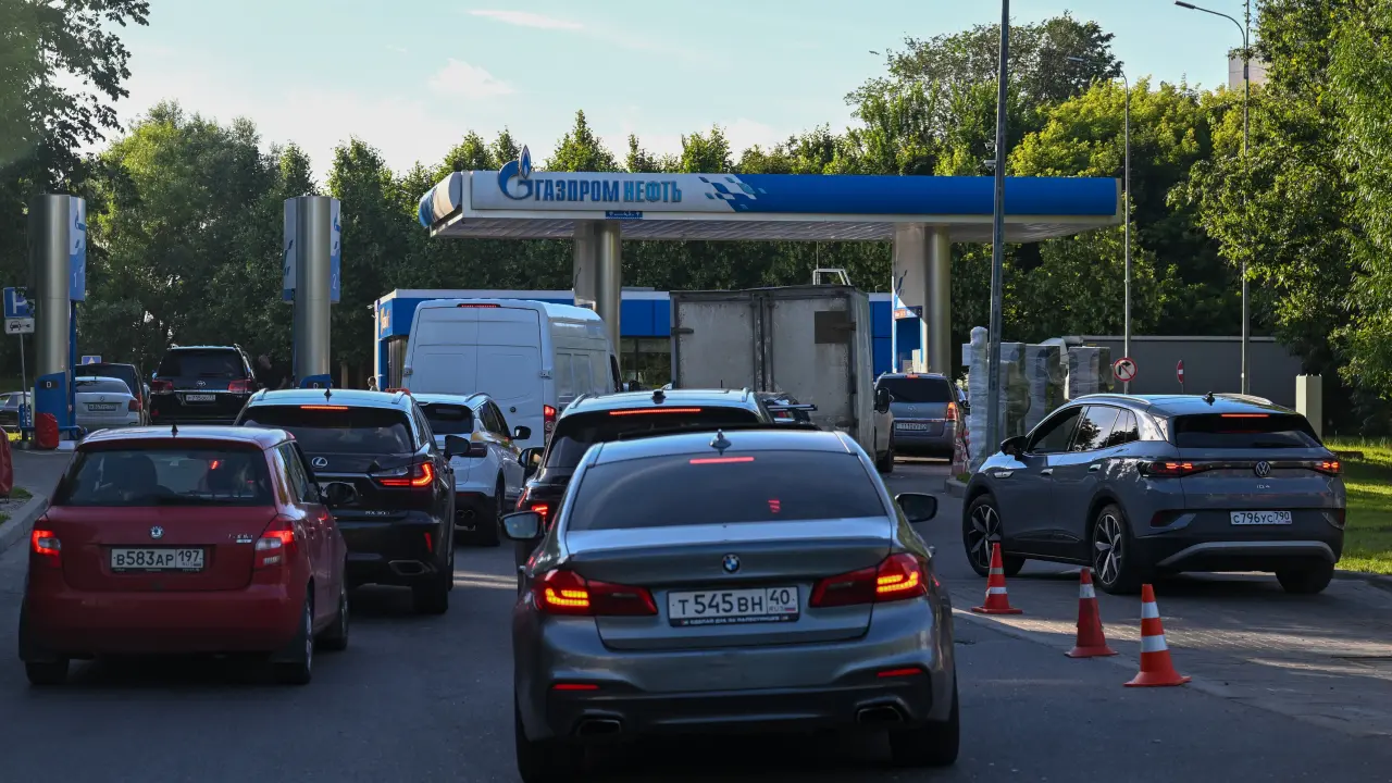 Rusya’ya Enerji Darbesi: Akaryakıtta Kısıtlama Uygulandı