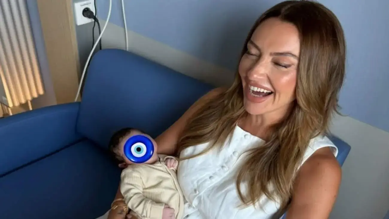 Hadise Hala Oldu! Yeğeni ile Paylaştığı Pozlar Göz Doldurdu