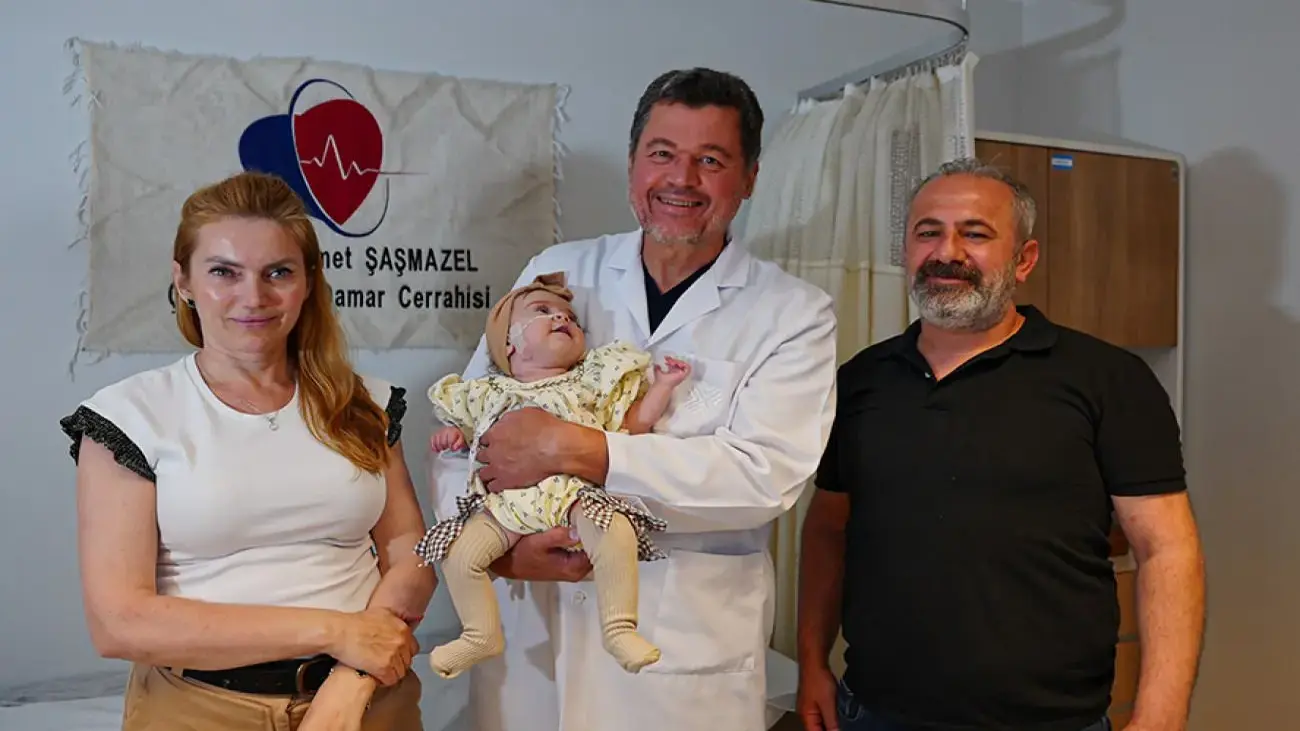 Minik Elif, Doğumdan Sonra 4 Ameliyatla Hayata Tutundu