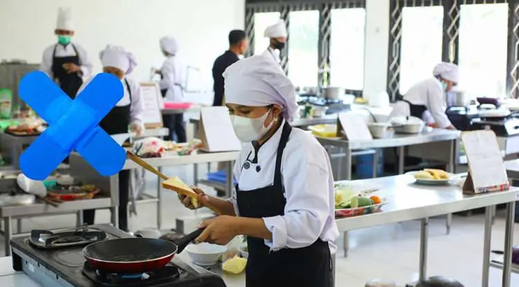 Şeflerin Mavi Yara Bandı Kullanımının Sebebi Açıklandı
