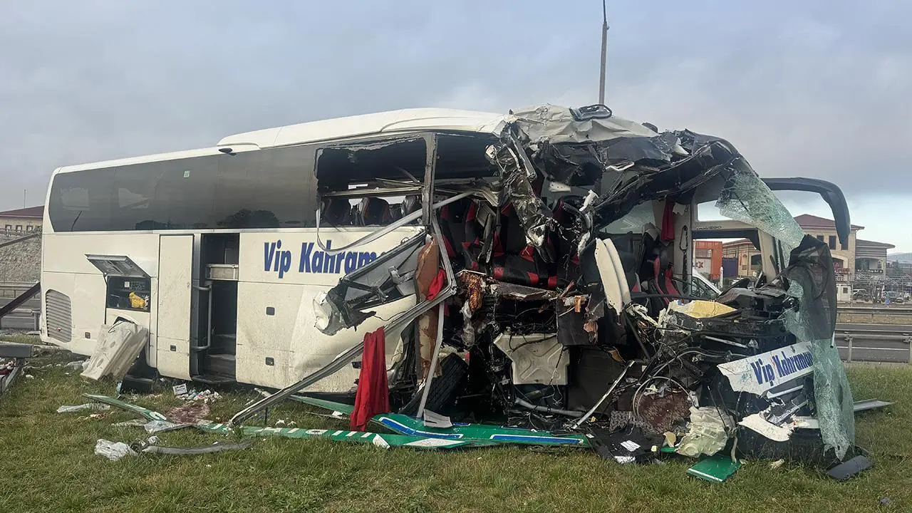 Bolu’da Yolcu Otobüsü Kaza Yaptı: 15 Yaralı, 5’i Ağır
