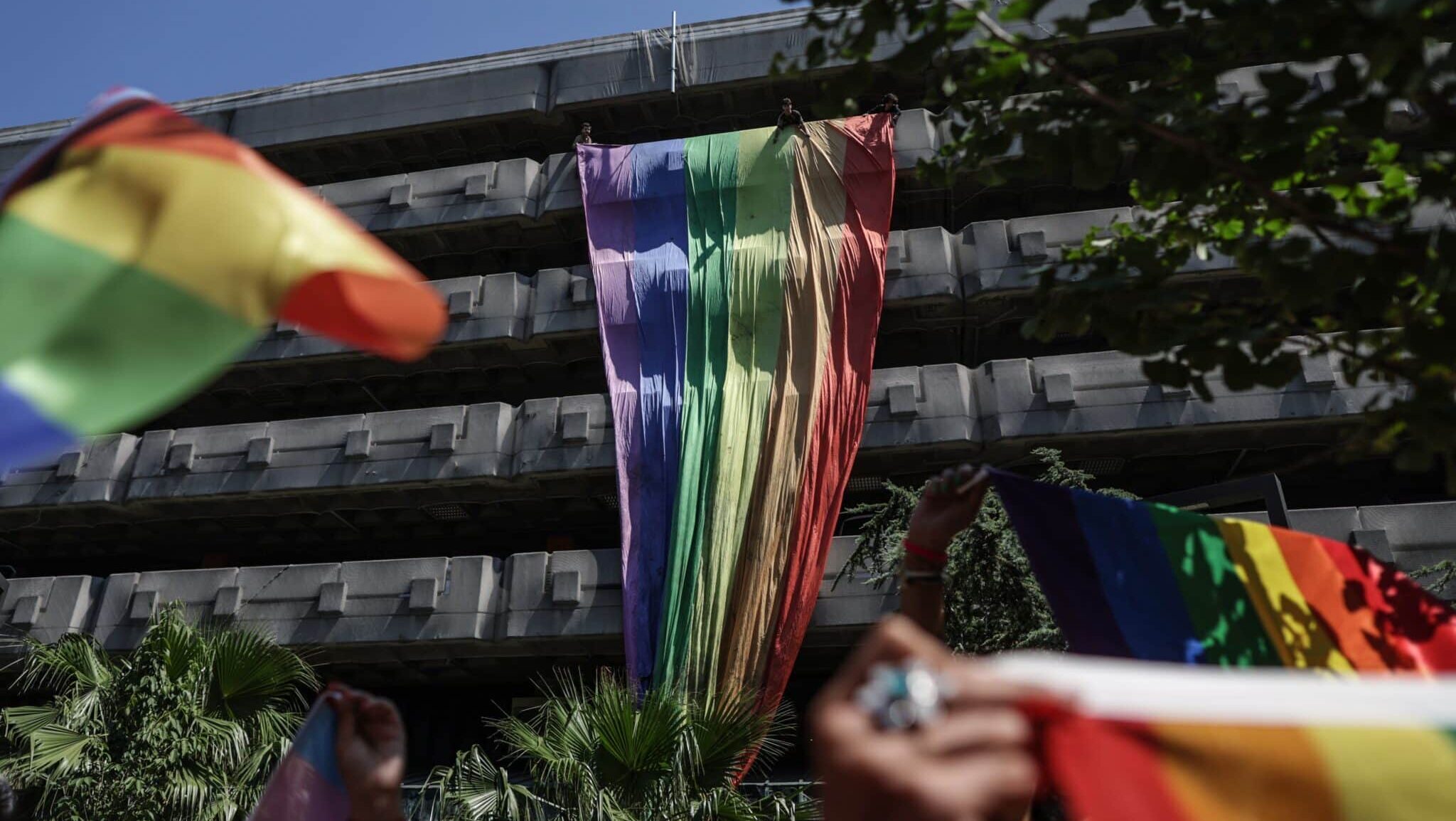Türkiye’de LGBT baskısı genişliyor: 80 kişi gözaltında