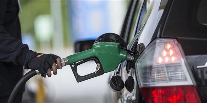 Motorin fiyatları gece yarısı 4,09 lira geriledi