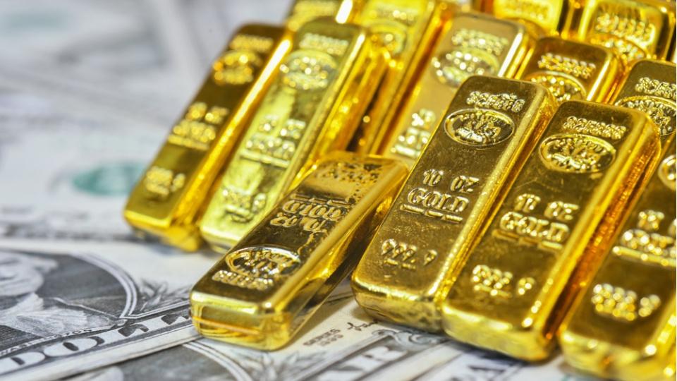Altın, güçlü dolar ve faiz baskısıyla haftayı kayıpla tamamladı