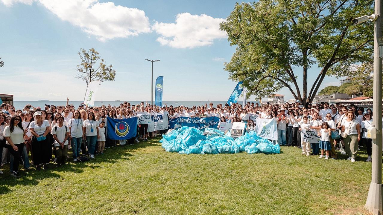 Moda Sahili kıyı temizliğinde 435 kilo atık toplandı