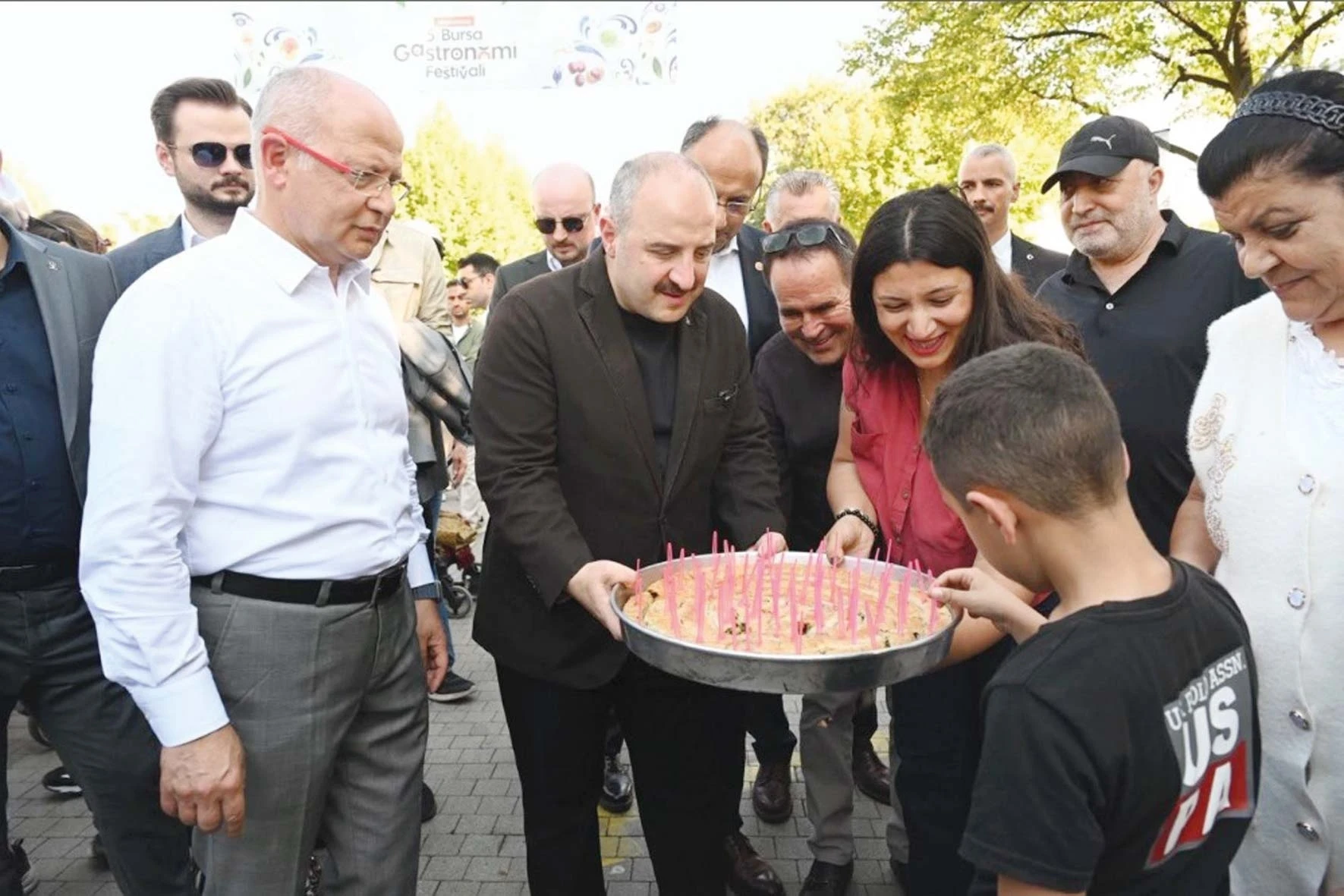 Mustafa Varank’tan Özgür Özel’e börek ikramlı yanıt