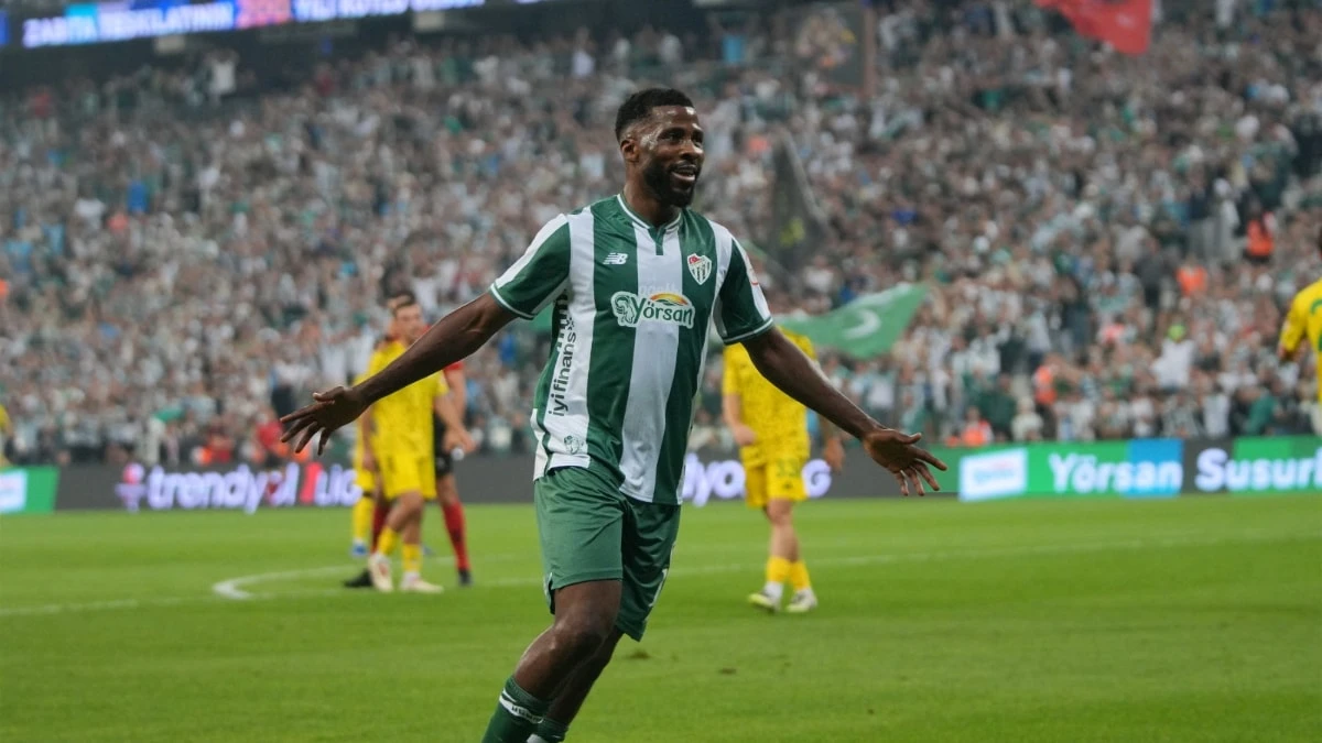 Kelechi Iheanacho, Bursaspor’u 8 maçta 11 golle taşıdı