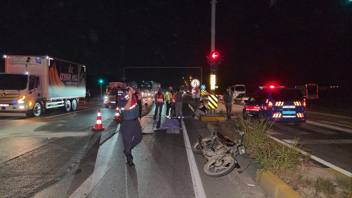 Antalya’da motosiklet ile otomobil çarpıştı: 1 ölü
