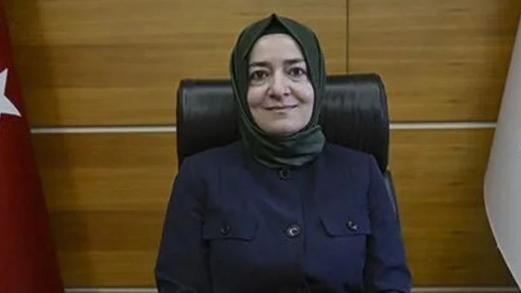 Fatma Betül Sayan Kaya görevlerinden affını istedi