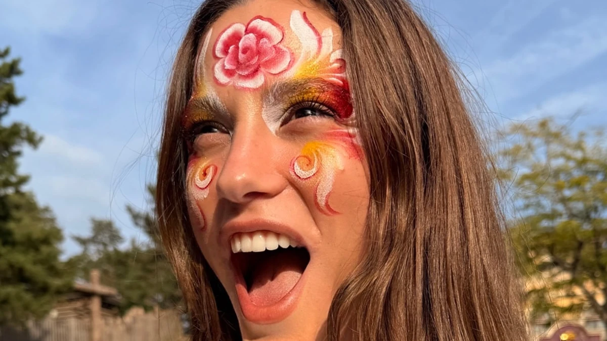 Serenay Sarıkaya Disneyland’da renkli anlar yaşadı