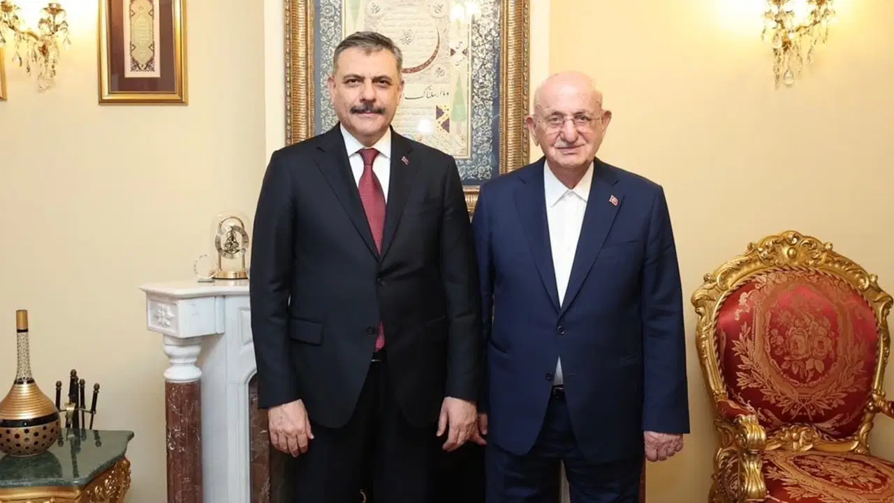 Bakan Çiftçi, İsmail Kahraman’ı evinde ziyaret etti