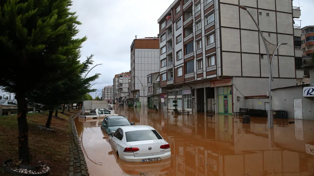 Rize ve Trabzon sel felaketiyle karşı karşıya kaldı