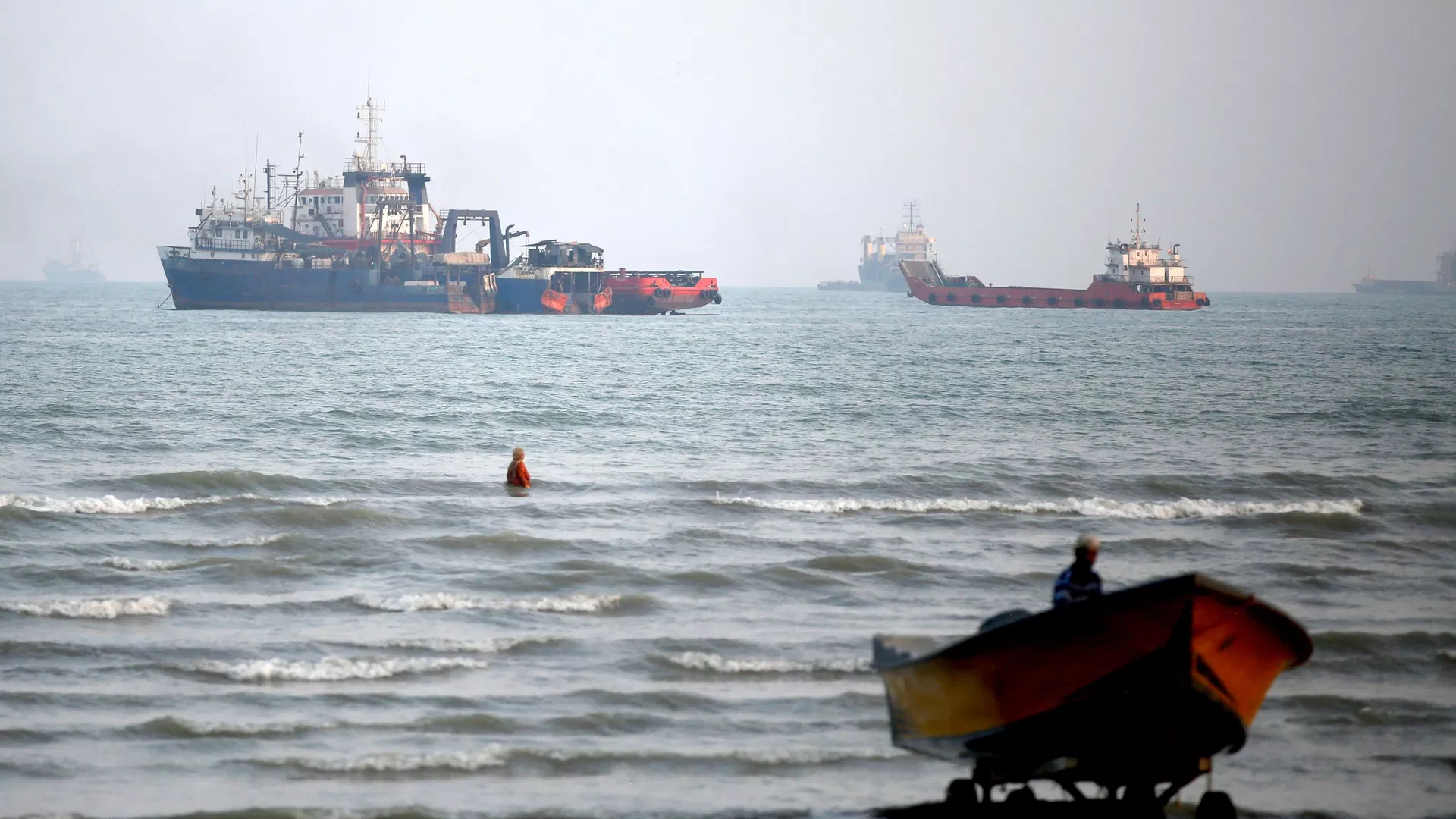 Hürmüz Boğazı’nda Petrol Tankeri Saldırıya Uğradı
