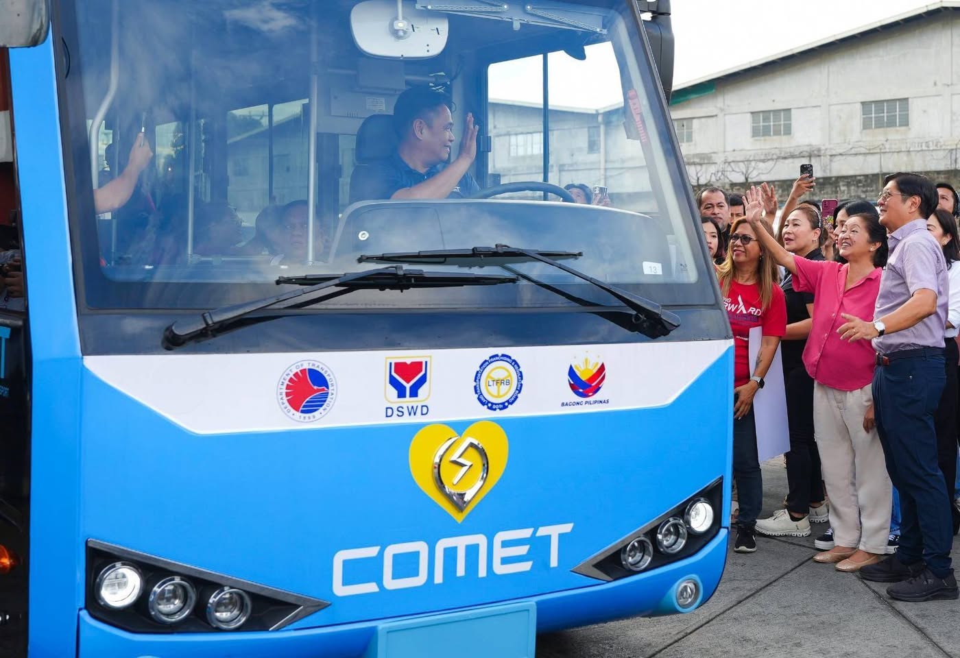Elektrikli Love Bus Filipinler’de Başkent Dışına Çıkıyor