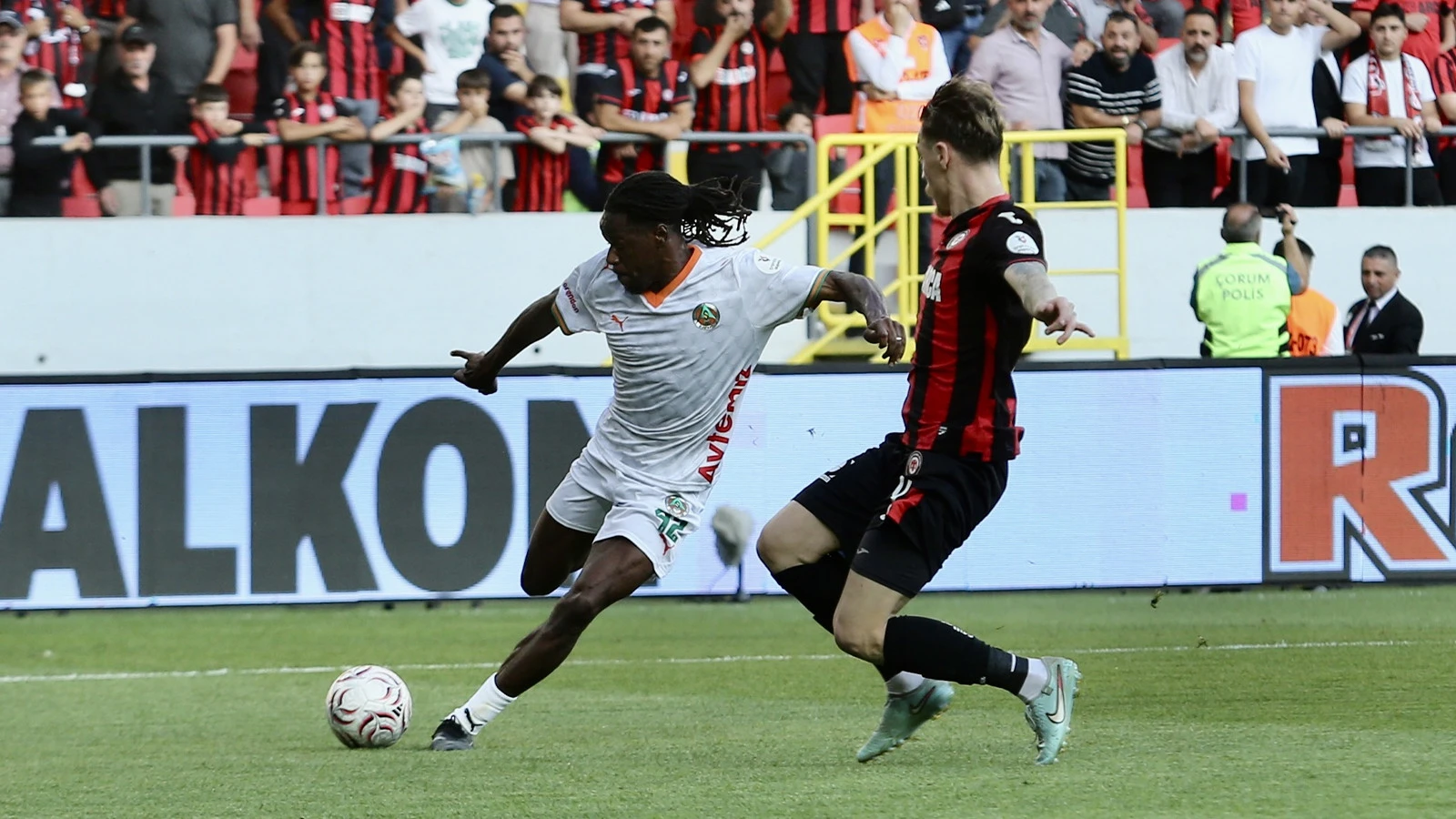 Alanyaspor, zorlu Çorum FK deplasmanında üç puanı aldı