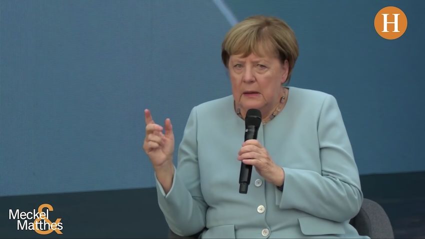 Angela Merkel: Bill Gates hükümetlere baskı uyguluyor