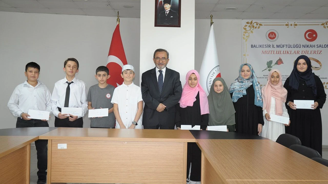 Balıkesir’de Kur’an Kursu Öğrencileri Finalde Yarıştı