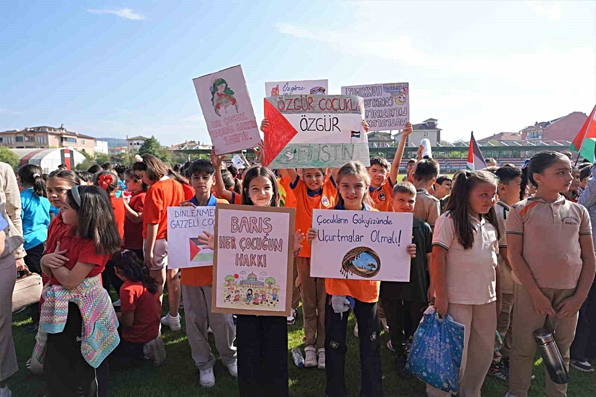 Bartın’da 585 öğrenci Gazze saldırılarını protesto etti