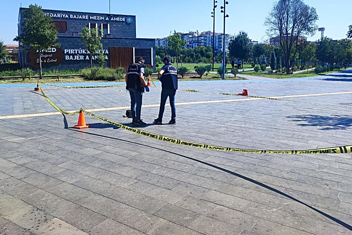 Boşandığı kadını tabancayla öldürdü, ardından intihar etti