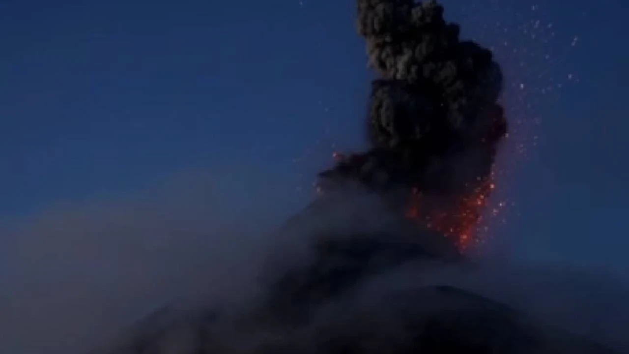 Fuego Yanardağı patlaması canlı yayında saniye saniye