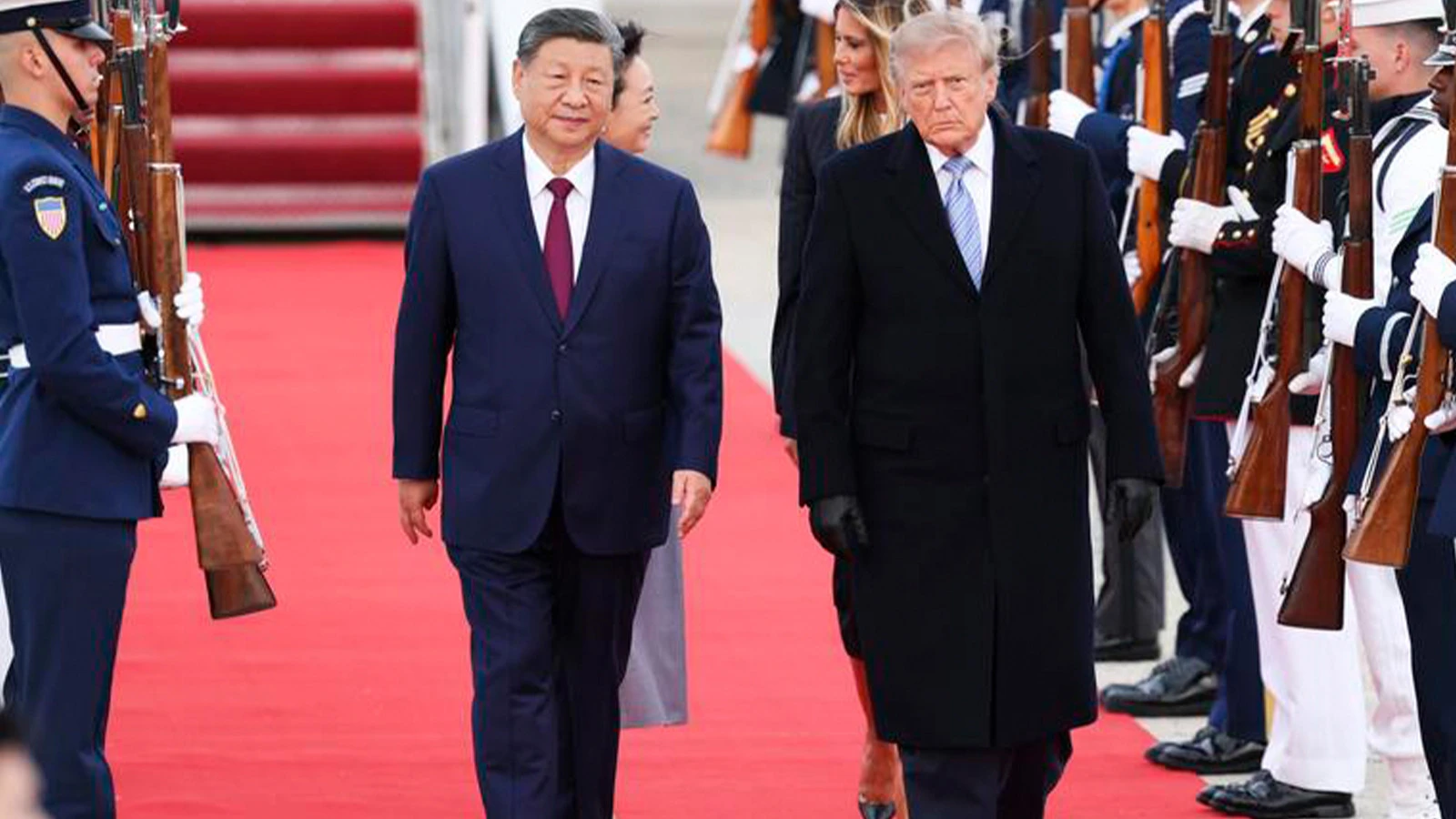 Şi Cinping ABD ziyareti: Trump havalimanında karşıladı