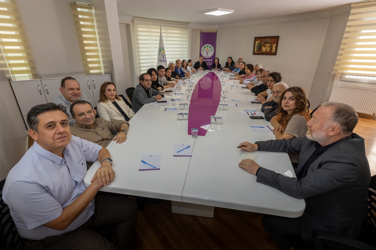 DEM Parti MYK 8 saatlik toplantıda süreci görüştü