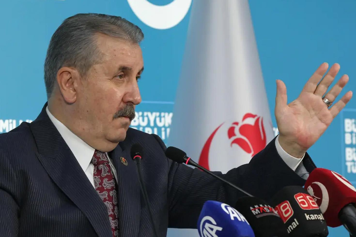 Mustafa Destici’den LGBT bayrağına tepki: Konu YÖK’te