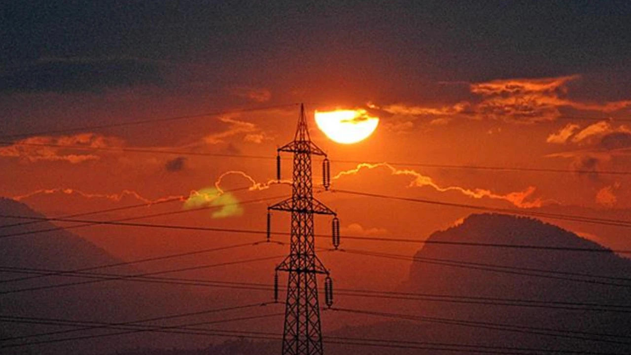 Elektrik şebekesi yatırımı için 2035’e 28 milyar dolar