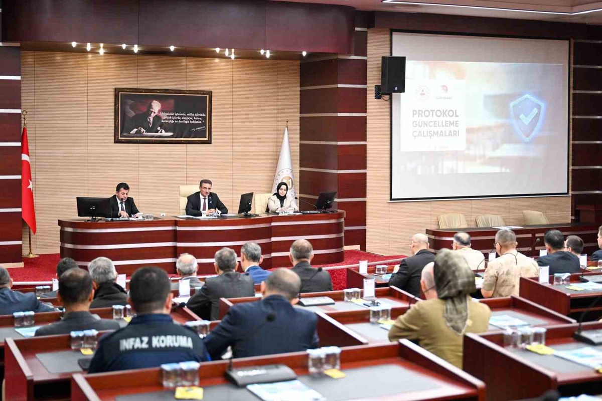 Erzurum’da okul güvenliği toplantısı Baruş başkanlığında