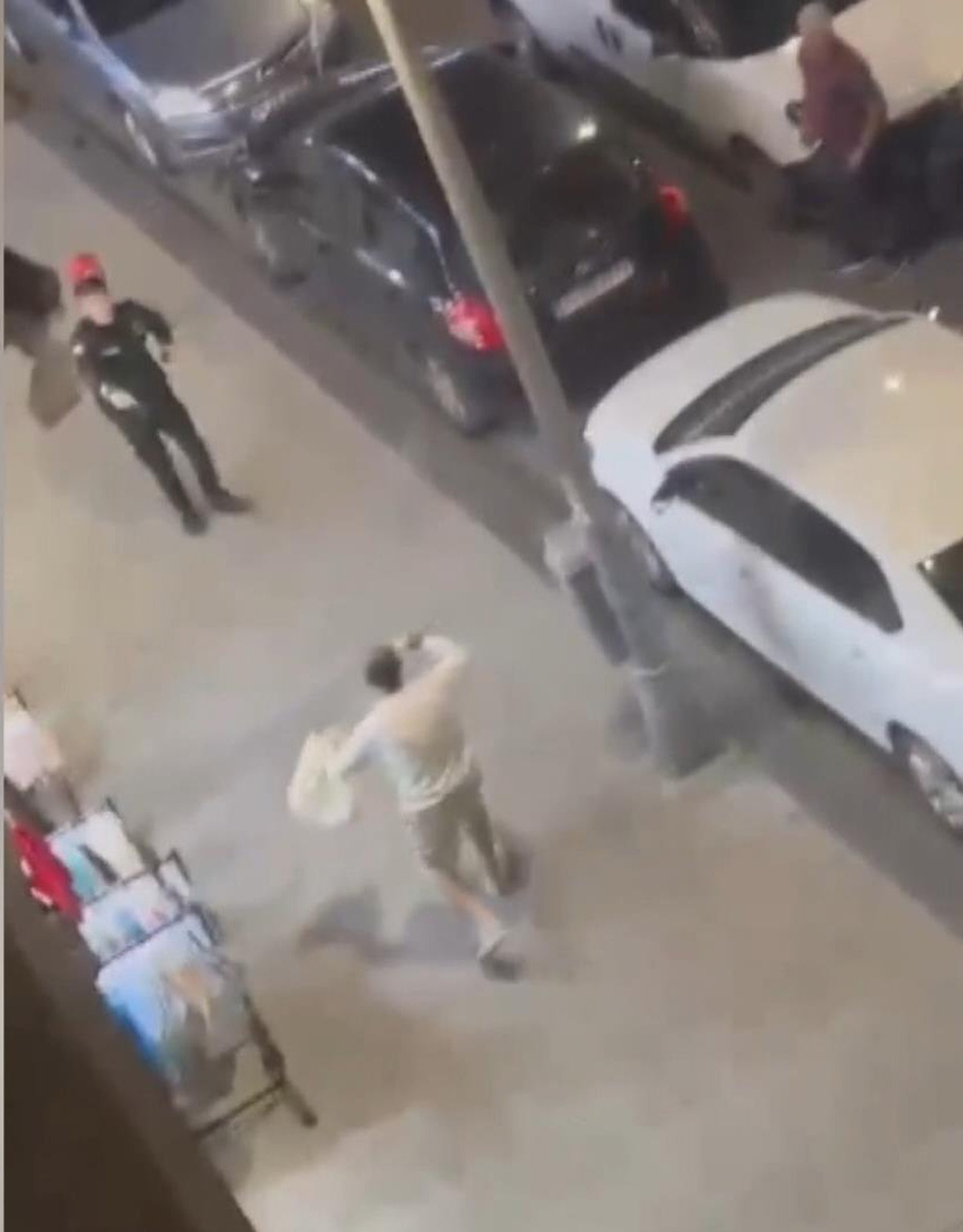 Esenler’de bıçaklı şüpheli bacağından vurularak durduruldu