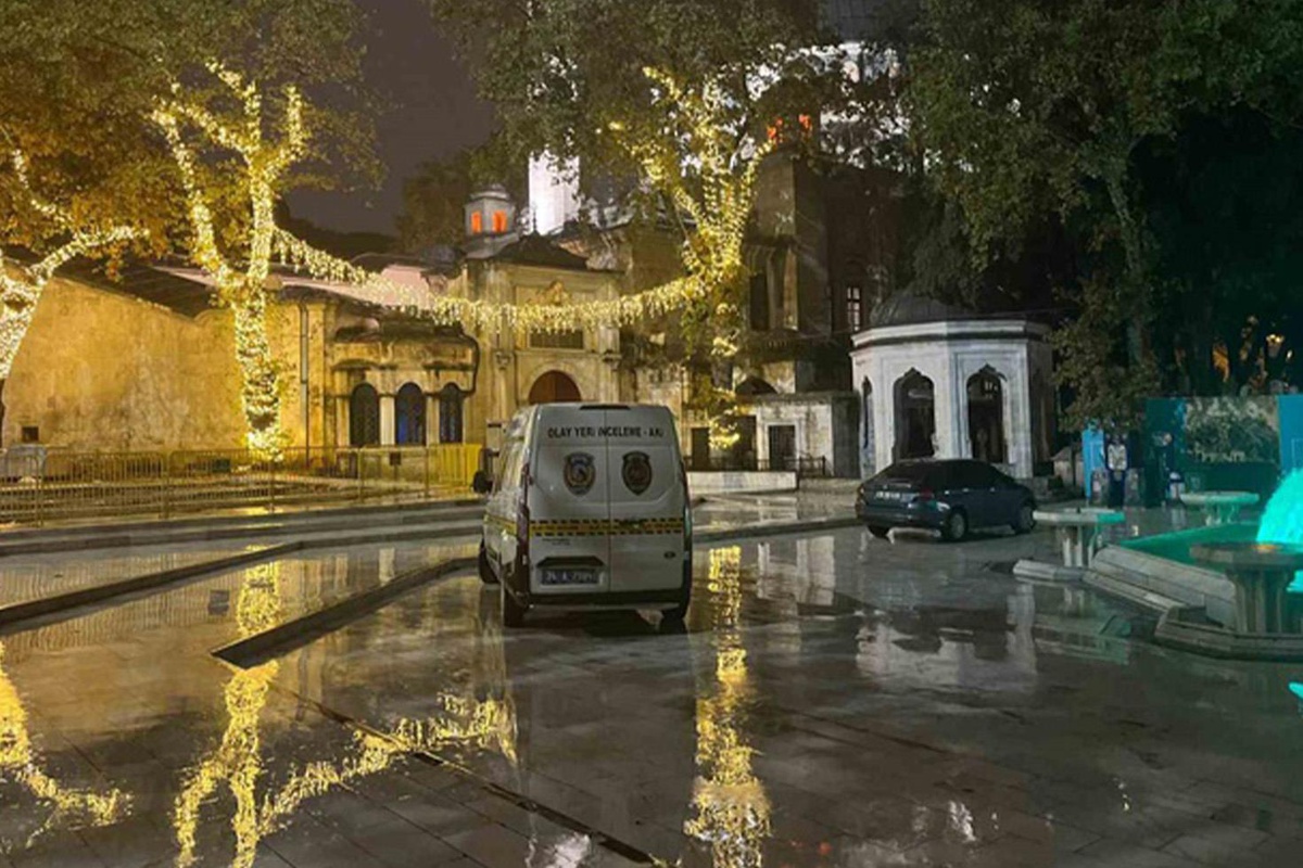 Eyüpsultan Camii’nde silah paniği: 2 kişi gözaltında