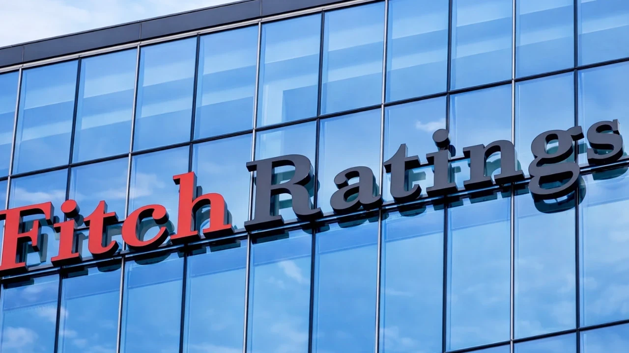 Fitch küresel büyüme tahminini yüzde 2,6’ya yükseltti