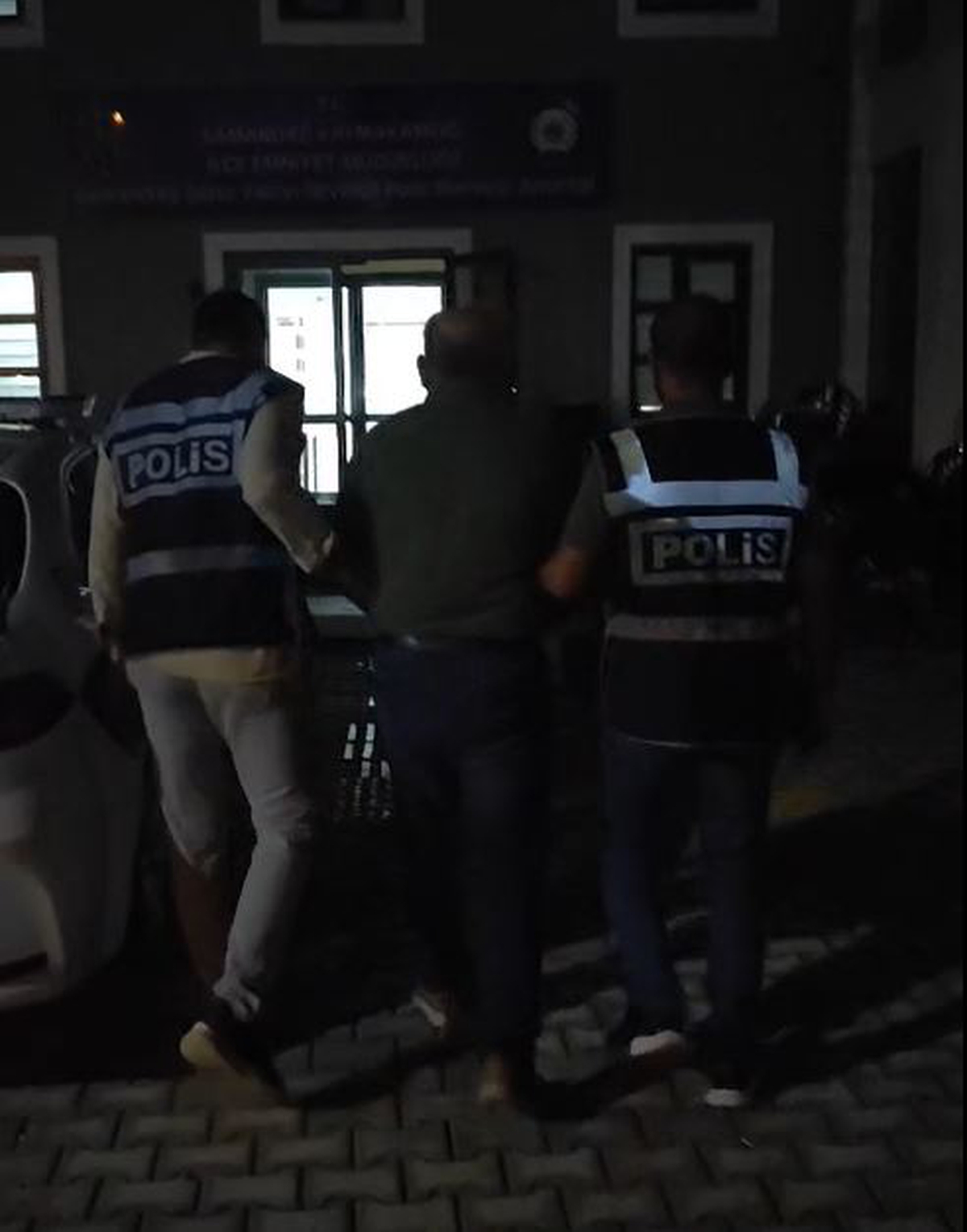 Hatay’da av tüfeğiyle vurulan sokak köpeği kurtarıldı