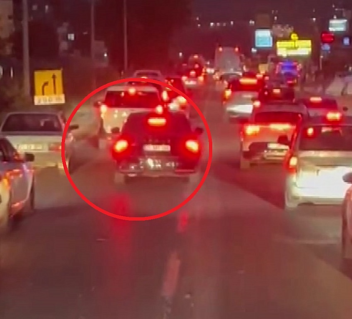 Çakarlı araç, itfaiyenin önünde ilerledi: İddia