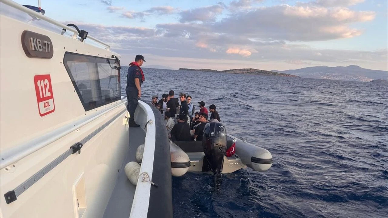 İzmir açıklarında 19 düzensiz göçmen, 4’ü çocuk, yakalandı