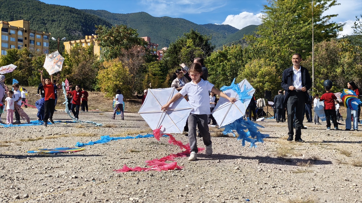 Karabük’te Gazze’deki çocuklar için uçurtma uçuruldu