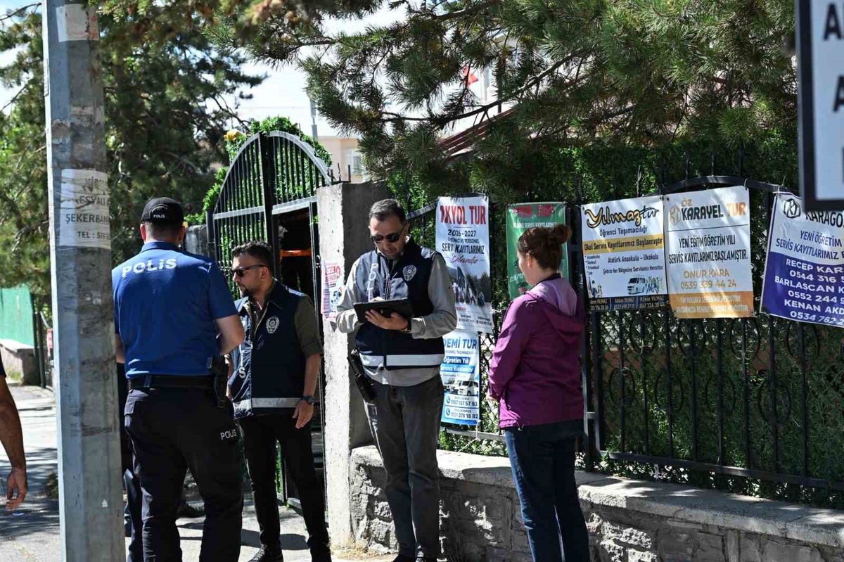 Kars’ta emniyet ekipleri okul çevrelerini denetledi