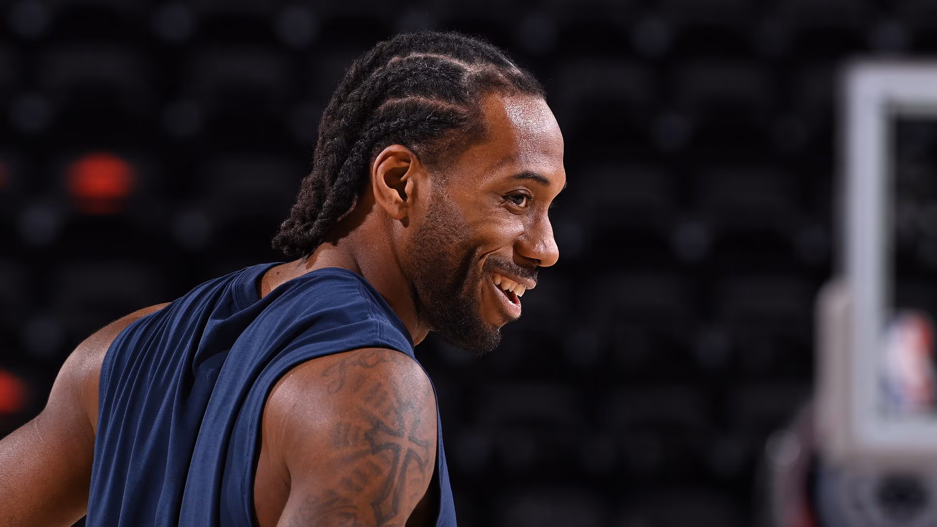 Kawhi Leonard, Raptors ile çok yıllı sözleşme imzaladı