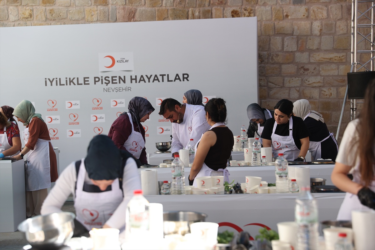 Kızılay Nevşehir’de 20 depremzede kadına aşçılık eğitimi