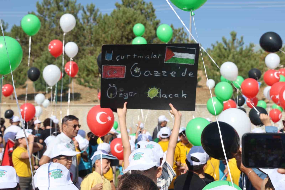 Konya’da Gazzeli çocuklar için gökyüzünde dayanışma
