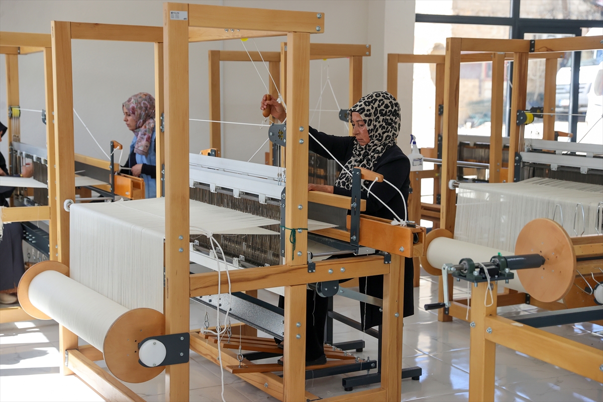 Hadim’de kenevir ipinden dokuma için 15 kadın üretimde