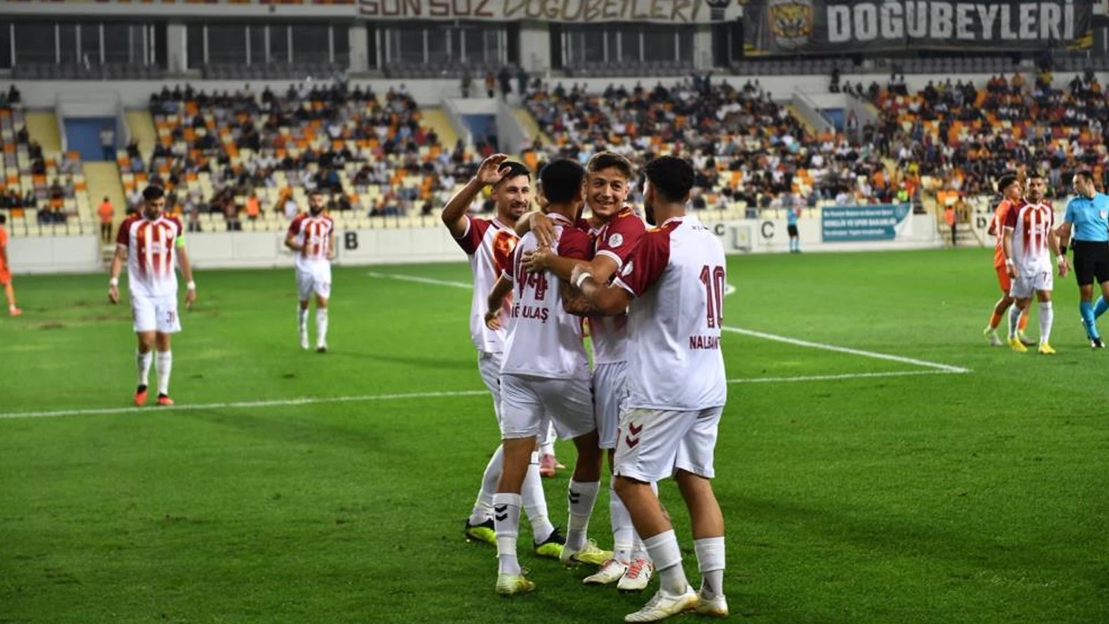 Malatya Yeşilyurt Spor 8 golle kazandı, liderliğini korudu